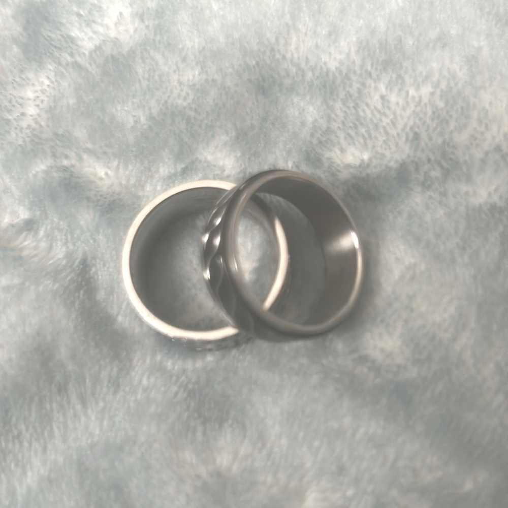 Lot of 2 Spinner Band Rings